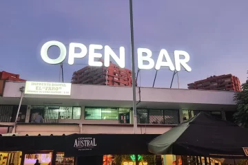 letras luminosas OPEN BAr